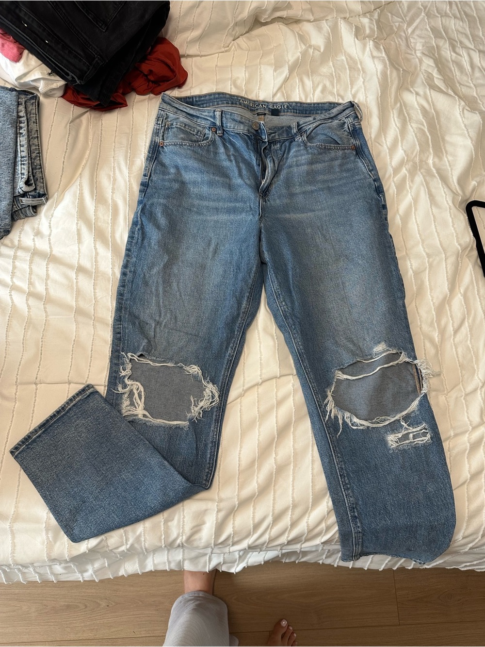 American Eagle Outfitters Light Blue Ripped Boyfriend Jeans